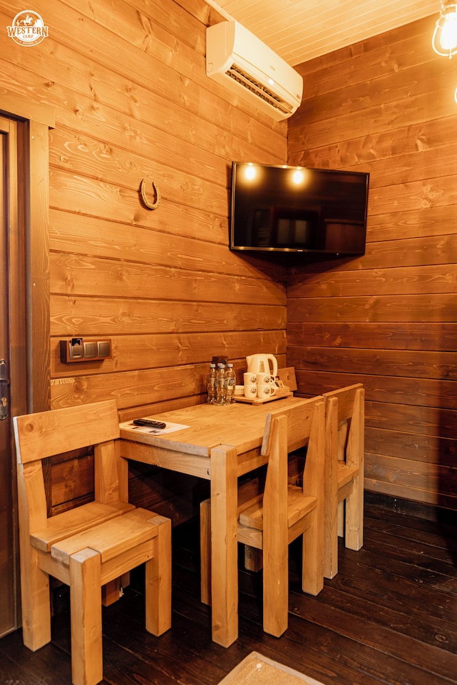 Sheriff's Cabin (4 person) photo 2