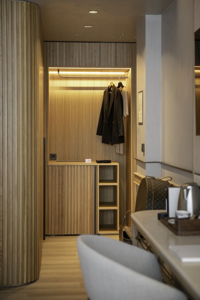 Deluxe Double Room Single Use (SOHO)