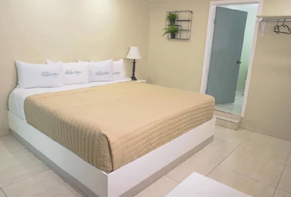 Deluxe Room, 1 King Bed photo 1