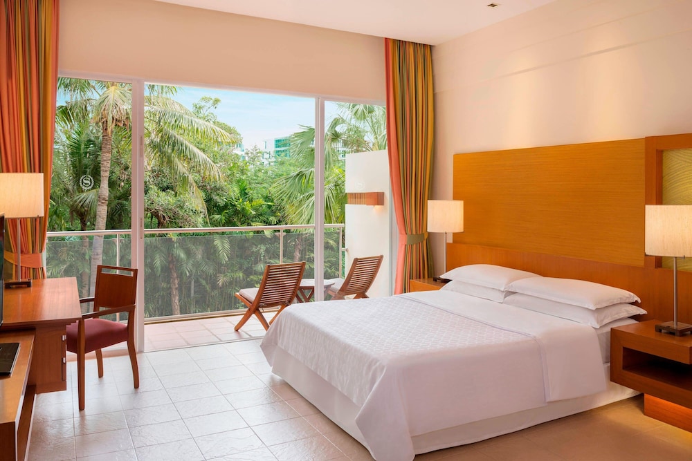 Room, 1 King Bed with Sofa bed, Lagoon View (Balcony) photo 3