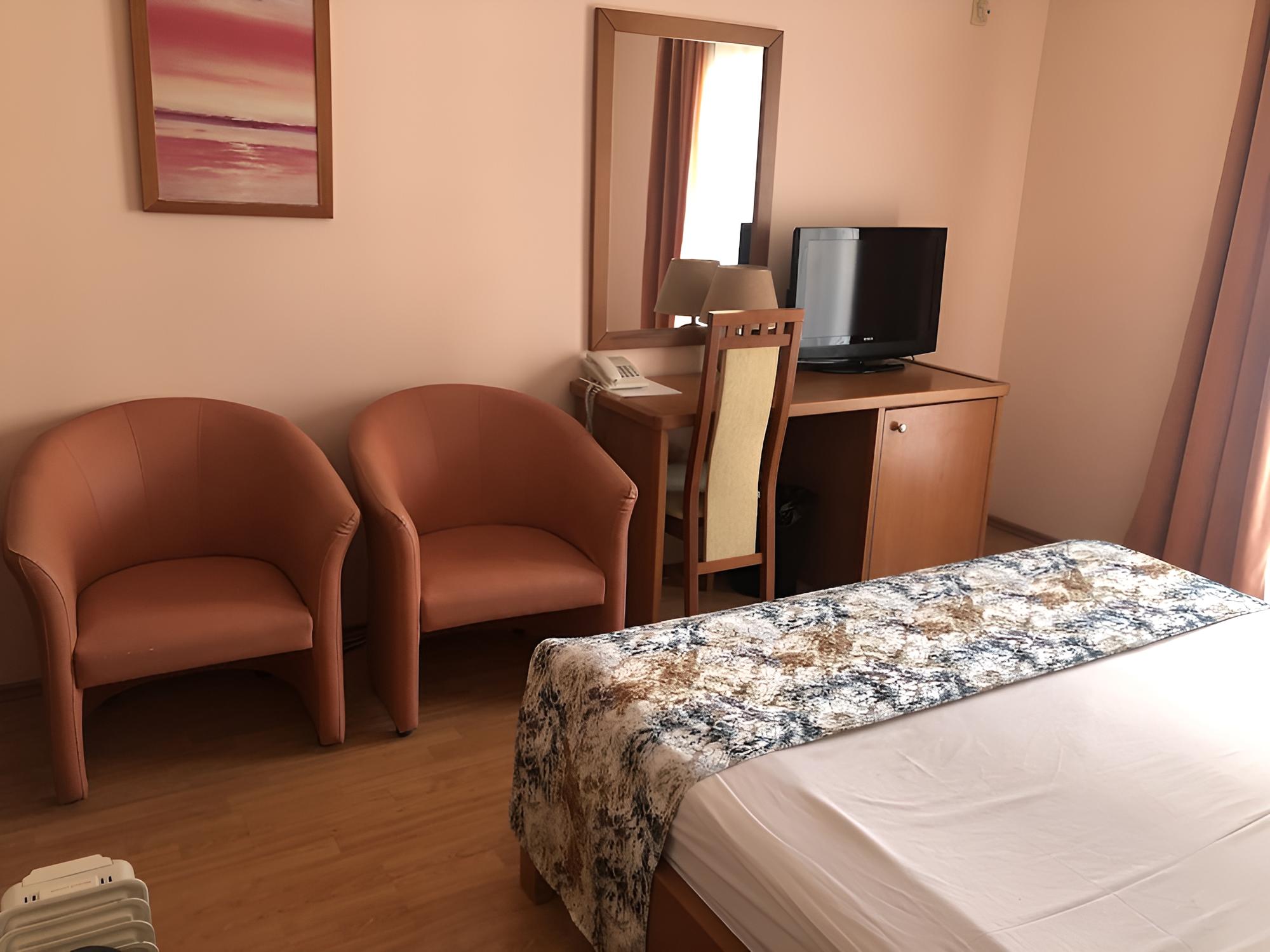 Standard Double Room, 1 King Bed, Garden View