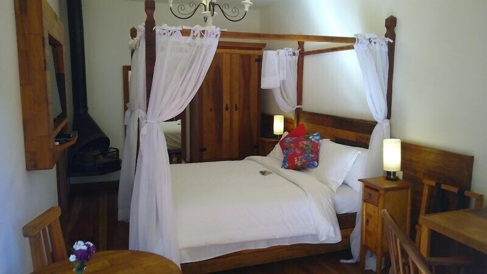 Honeymoon Room, Hot Tub, Pool View