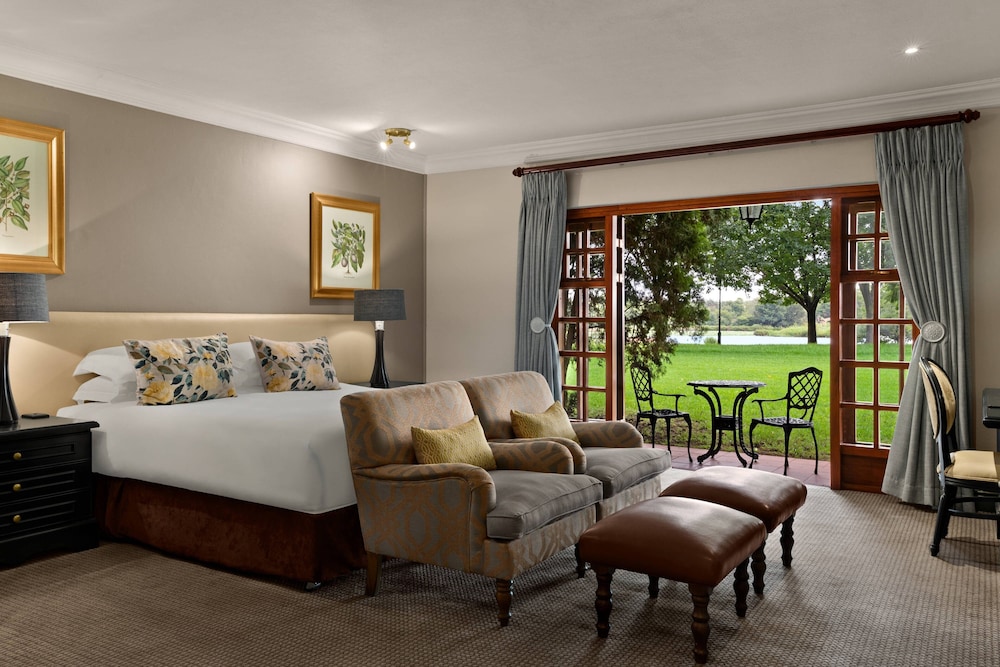 Room, 1 King Bed with Sofa bed, Lake View