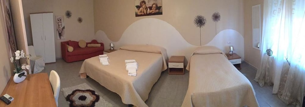 Deluxe Double Room, Shared Bathroom photo 2