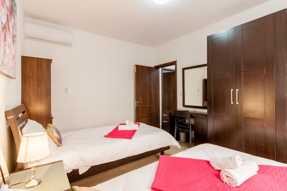Standard Apartment, 3 Bedrooms, 2 Bathrooms (Msida Marina - 300m From Sea) photo 3