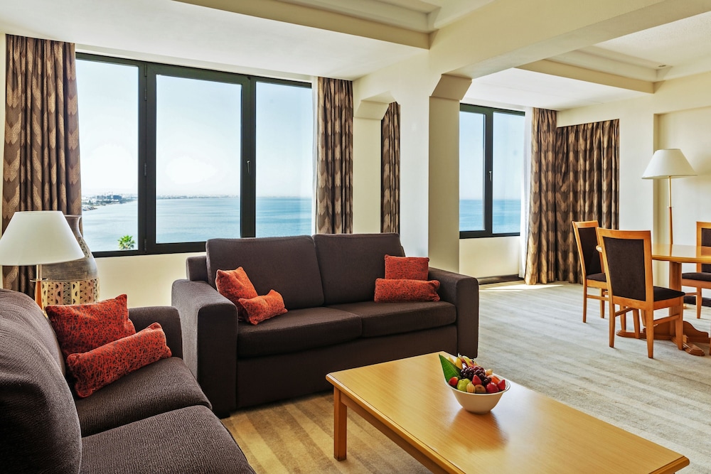 Suite, 1 King Bed (Dining Area) - Photo 2