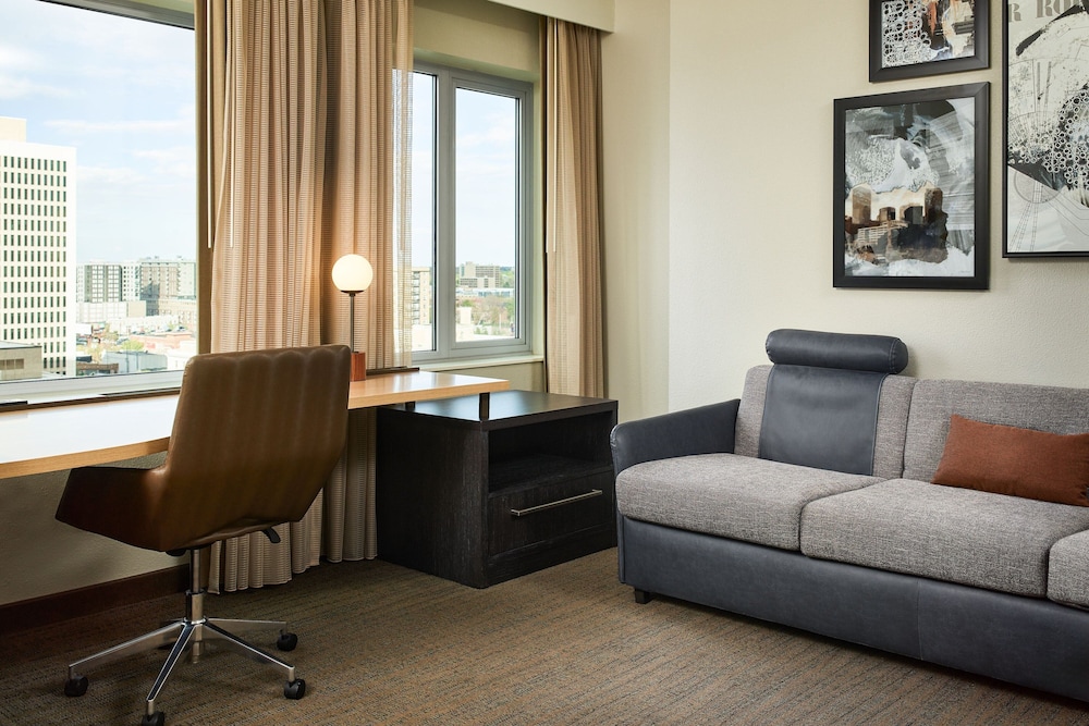 Suite, 1 Queen Bed with Sofa bed - Photo 17