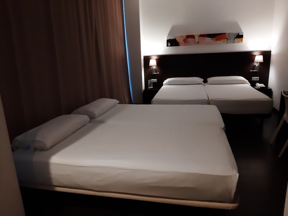 Classic Quadruple Room