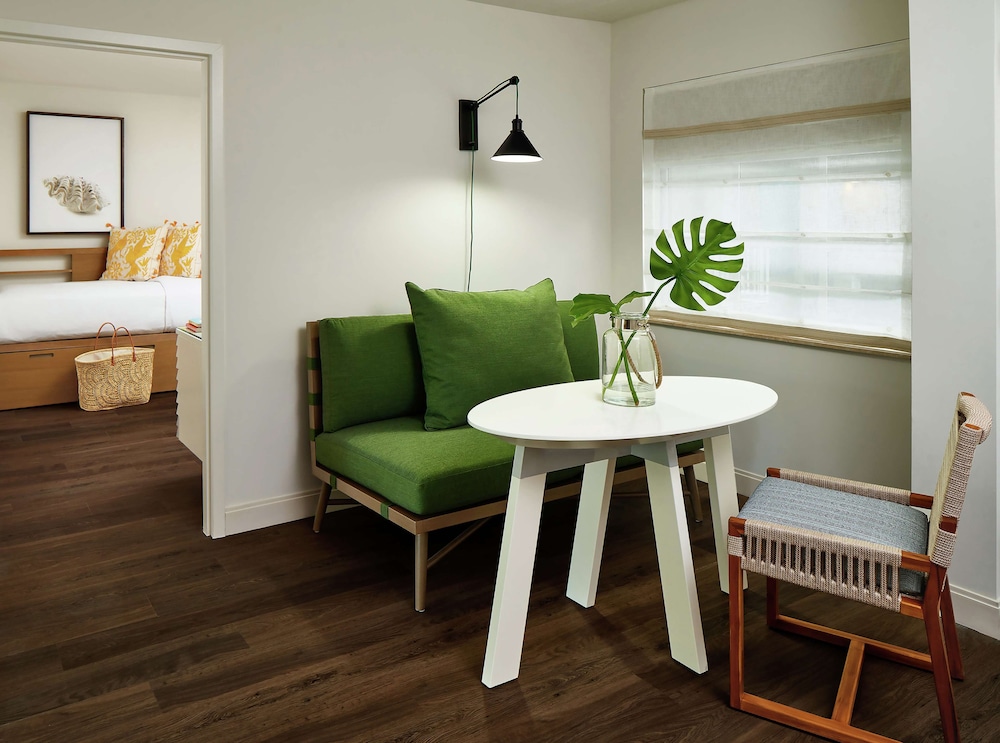 Deluxe Suite (baker's Cay)