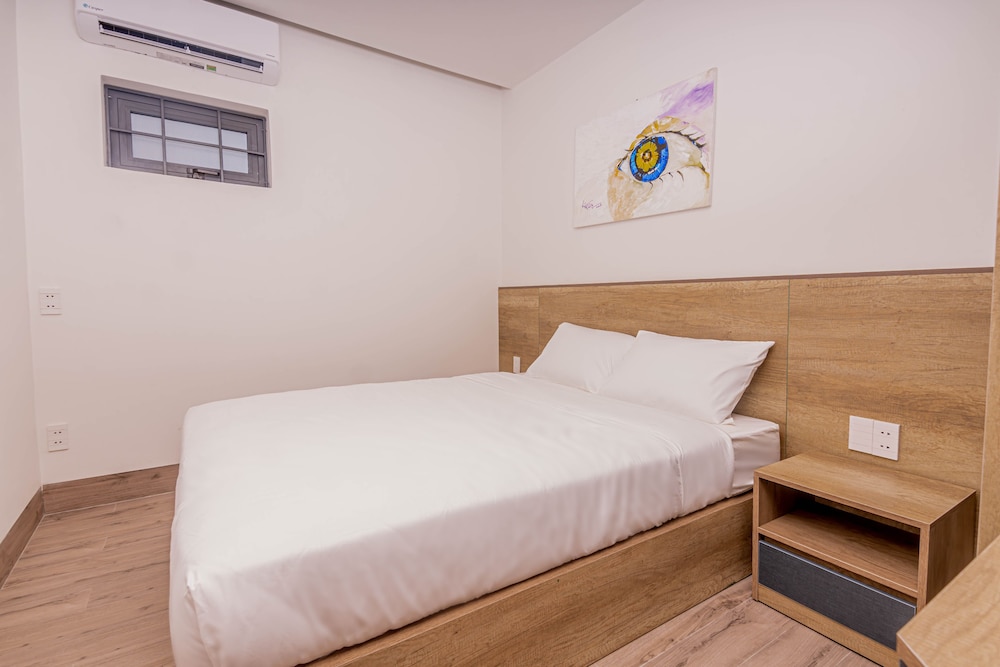 Two-Bedroom Apartment with Balcony - Photo 10