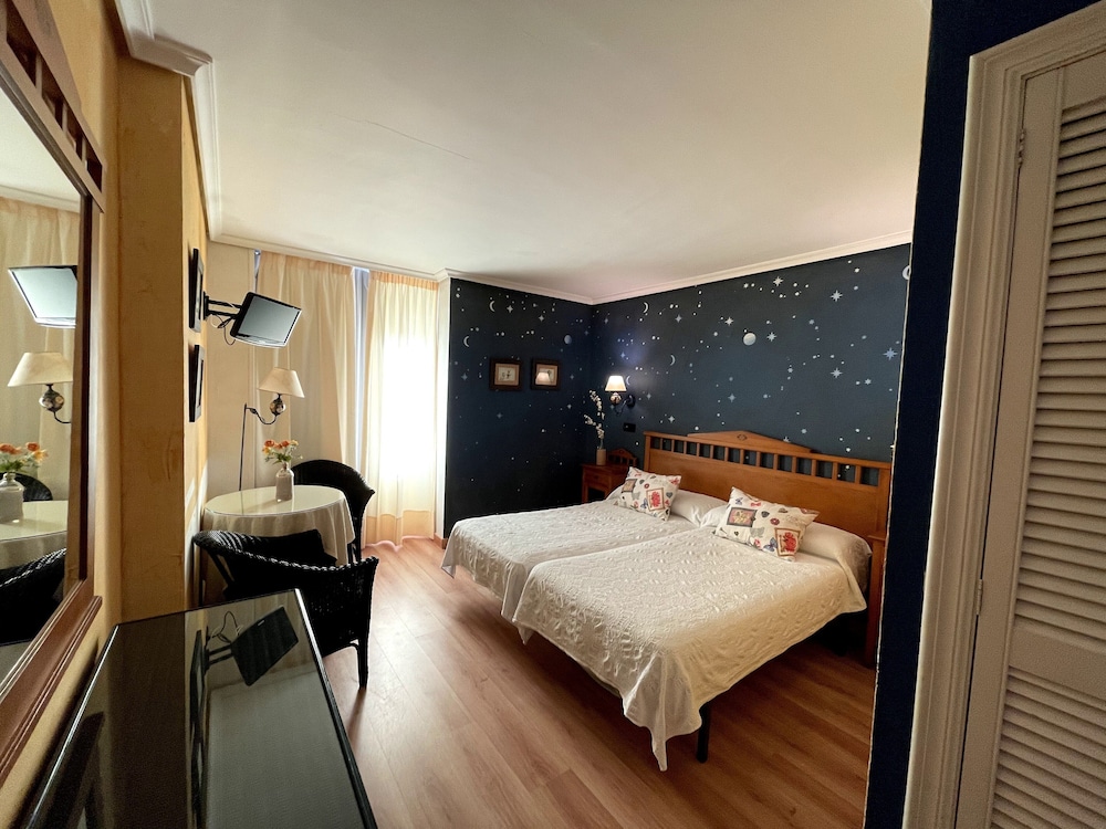 Double Room - Photo 16