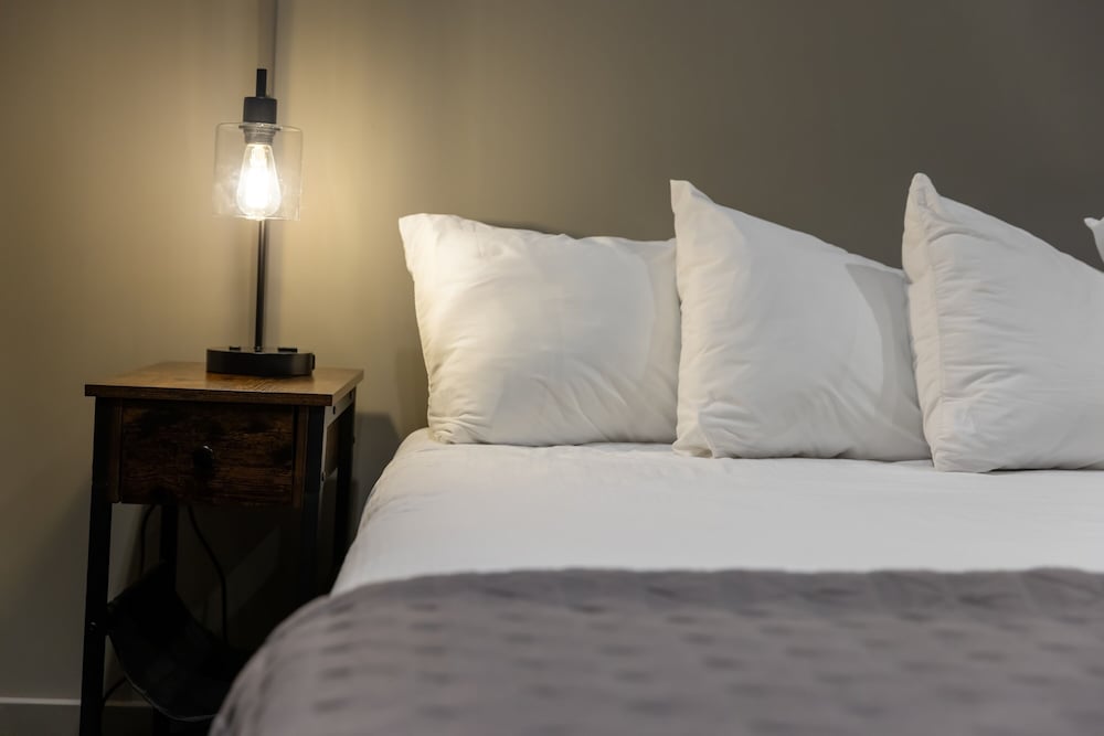 Montvale Signature Suite - Photo 5