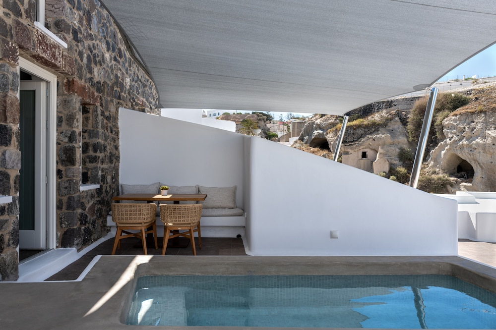 Cave Suite with Jacuzzi - Photo 5