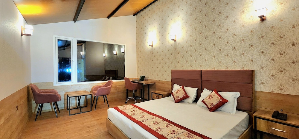 Deluxe Room (Cozy Queen Mountain View) photo 3