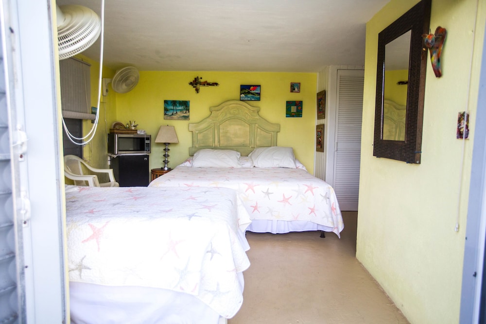 Basic Room, 1 Queen Bed - Photo 7