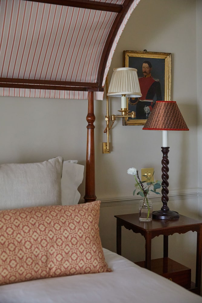 Signature Double or Twin Room, 1 King Bed, Bathtub photo 3