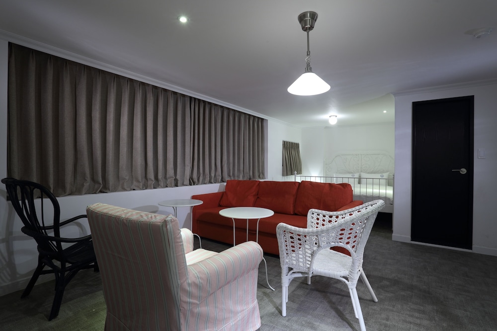 Suite (B, Base pax 4, Parking)