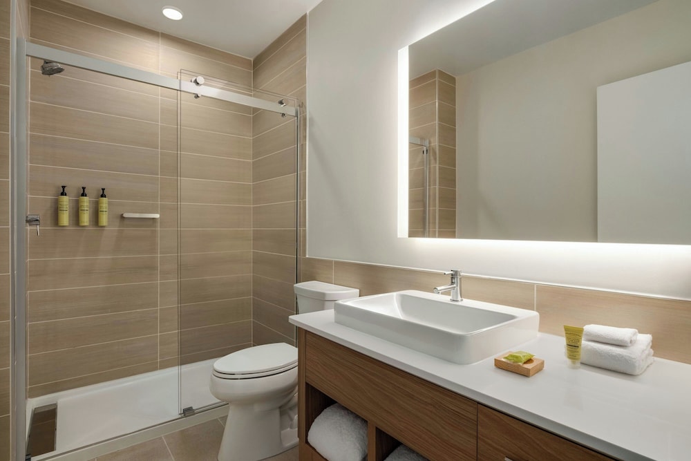 Standard Room, 1 King Bed (Hearing Accessible) photo 2