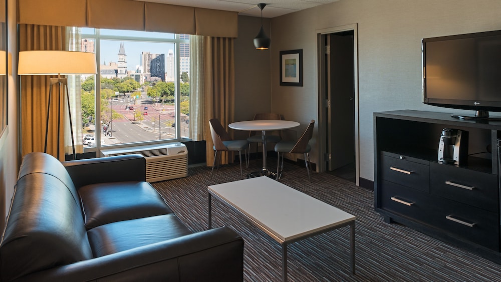 Suite, 1 Bedroom photo 3