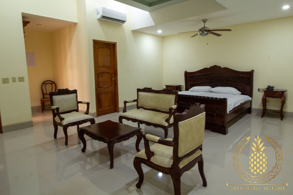 Superior Studio Suite, 1 King Bed, Garden View