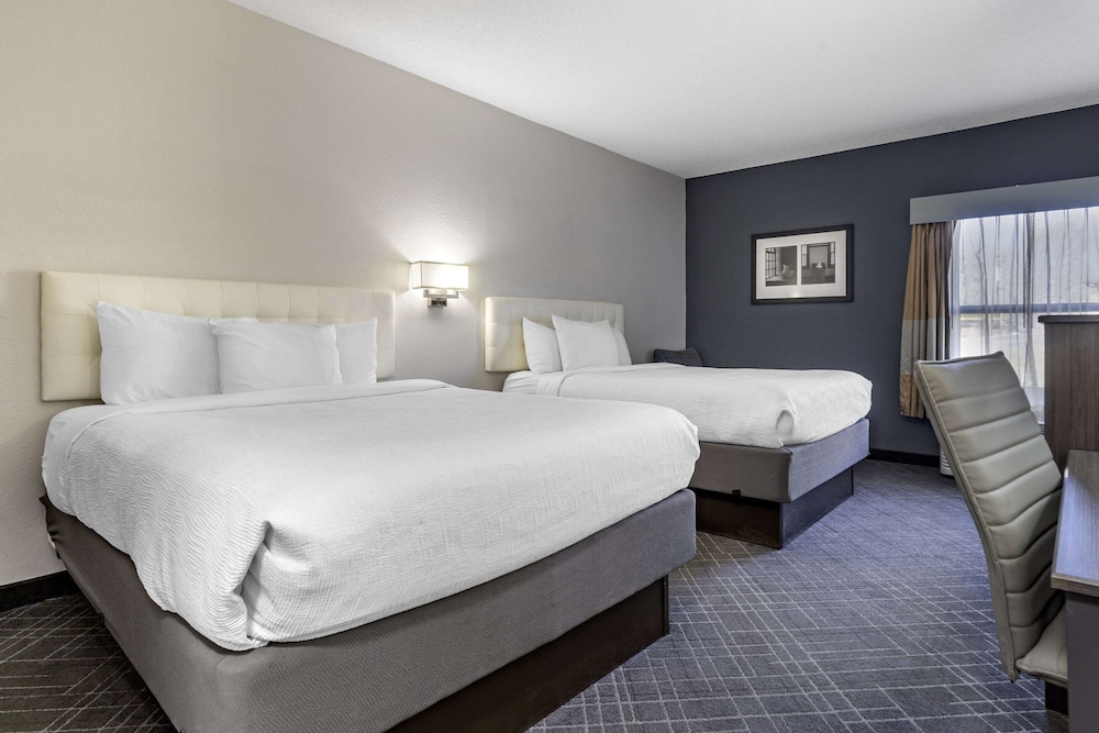 Standard Room, 2 Queen Beds, Non Smoking - Photo 1