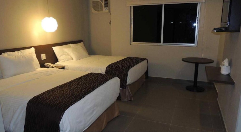 Standard Quadruple Room, 3 Twin Beds photo 3