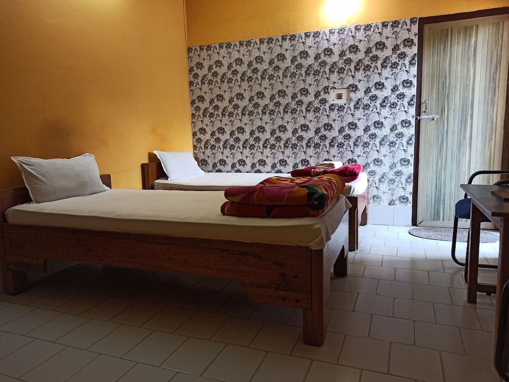 Basic Double Room, 1 Double Bed photo 3