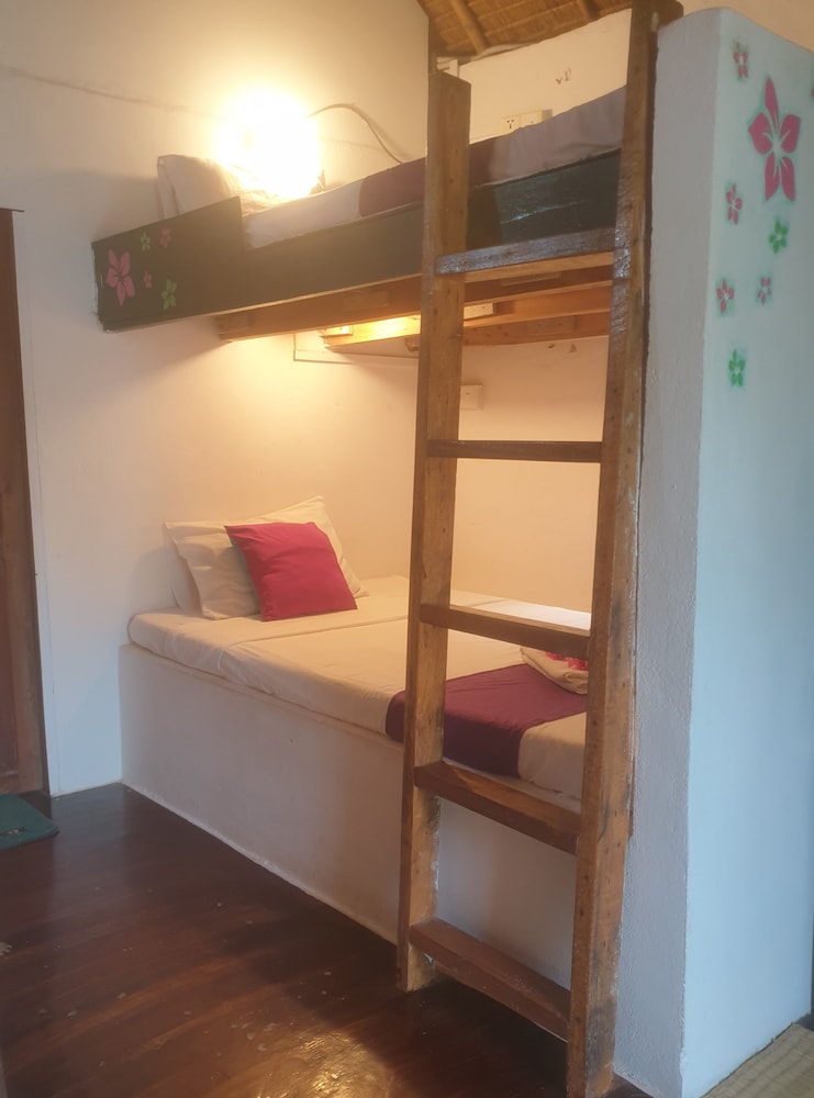 Comfort Quadruple Room, Multiple Beds, Ensuite photo 2