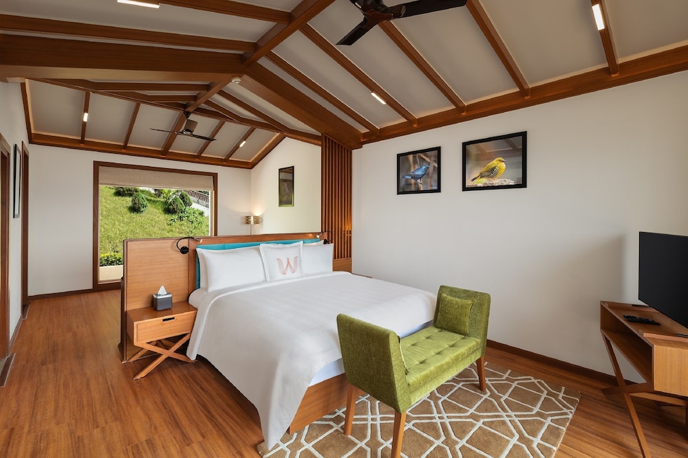 Suite, 1 King Bed - Photo 1