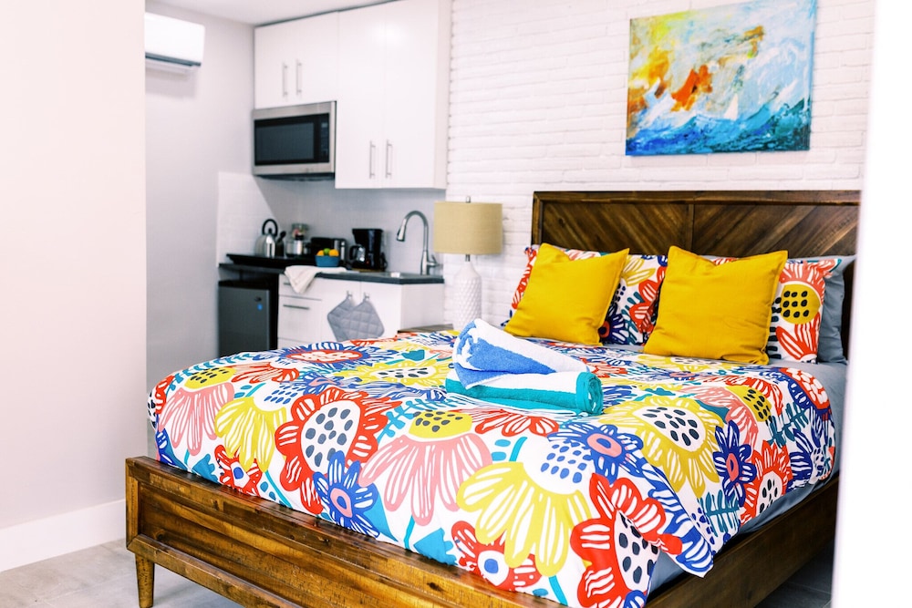 Standard Queen Studio w/ Kitchenette