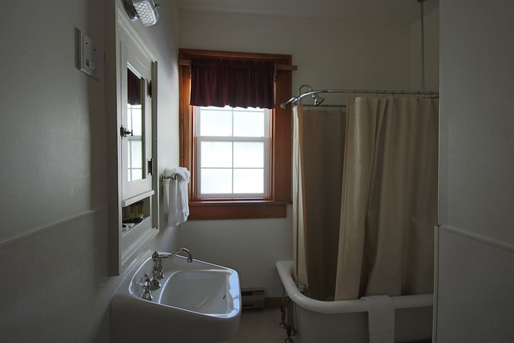 5th Floor Lakeside Queen photo 3