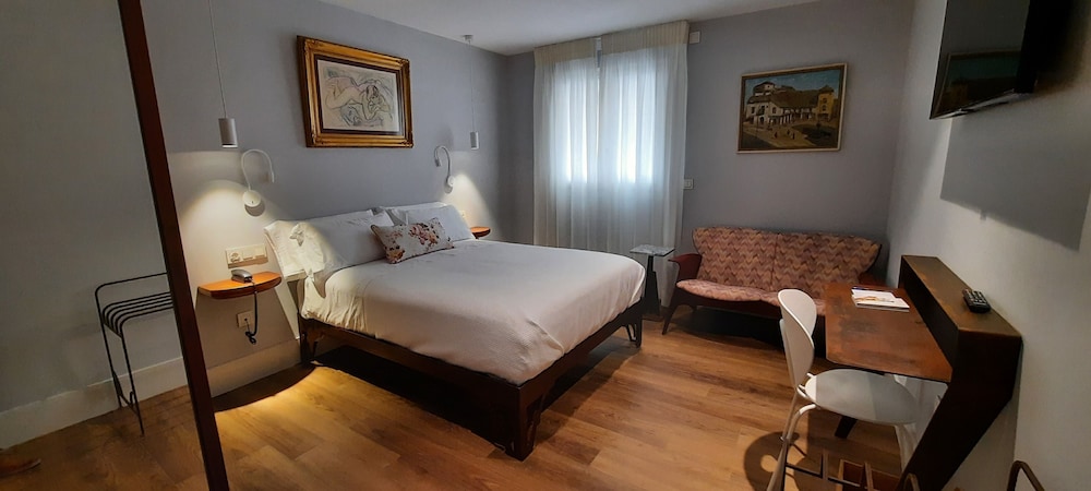 Double or Twin Room - Photo 37