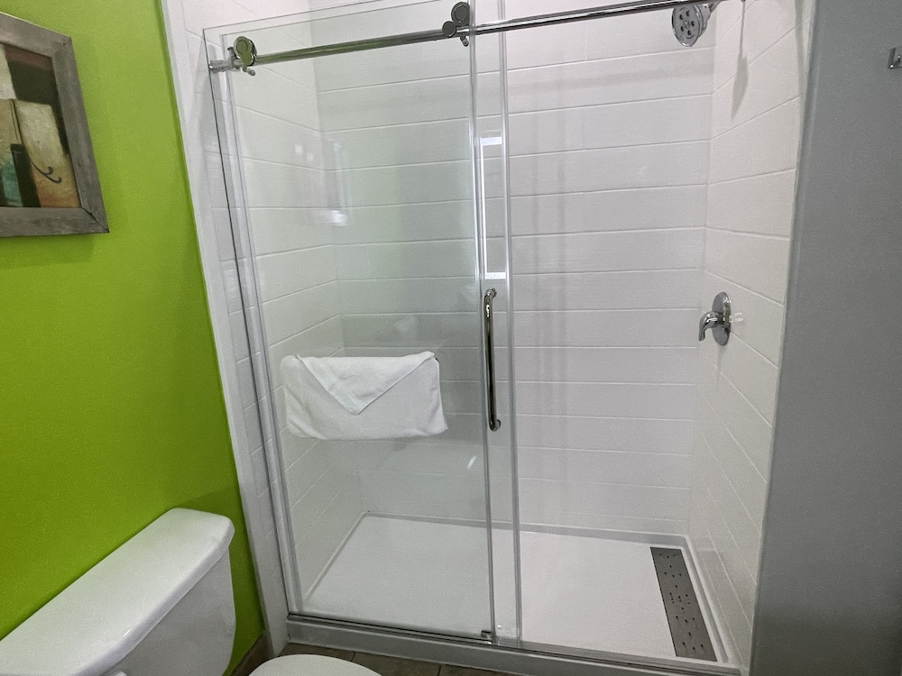Suite, 1 King Bed, Accessible, Non Smoking (Mobility,Hearing,Tub w/Grab Bars) - Photo 3