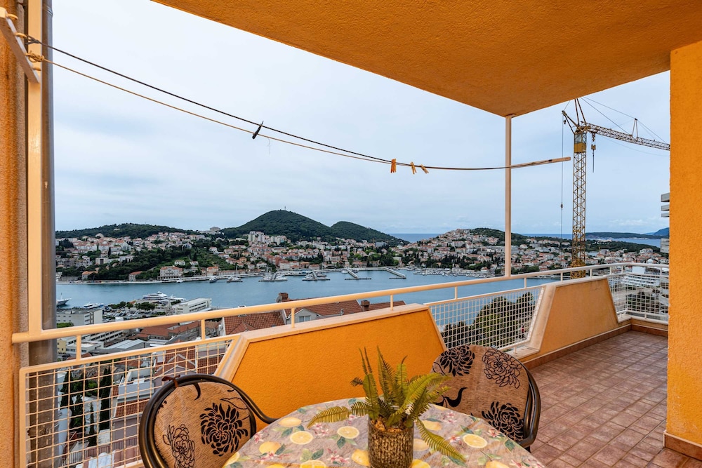 Apartment (One Bedroom Apartment with Balcony)