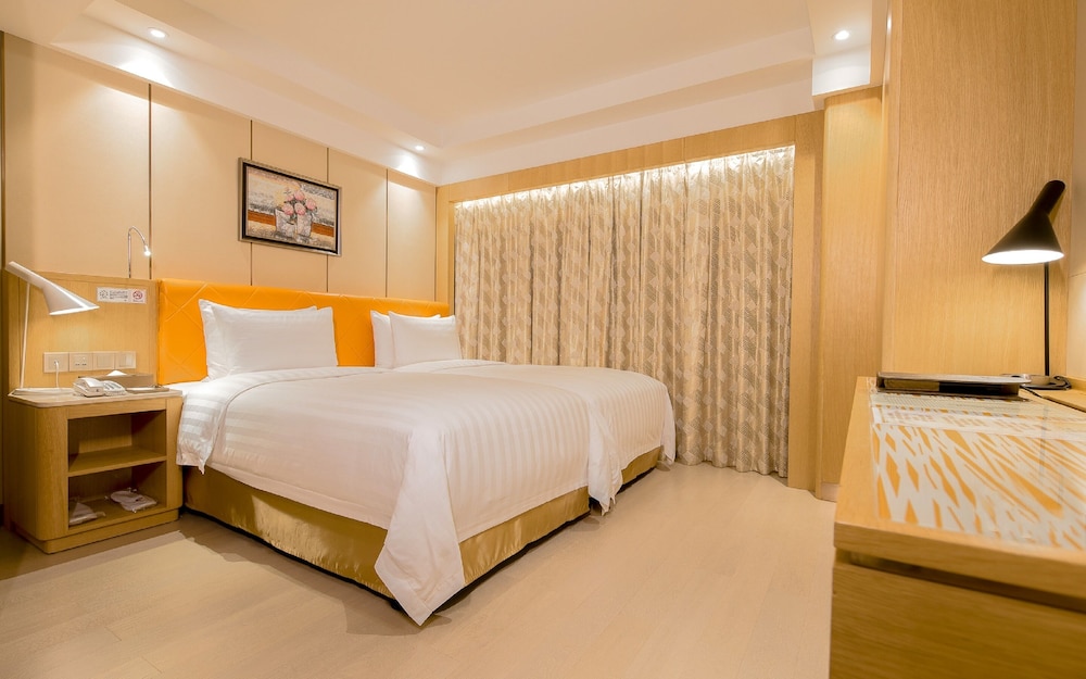 Superior Twin Room (Partly Non-Smoking Room (with closed window)) photo 1