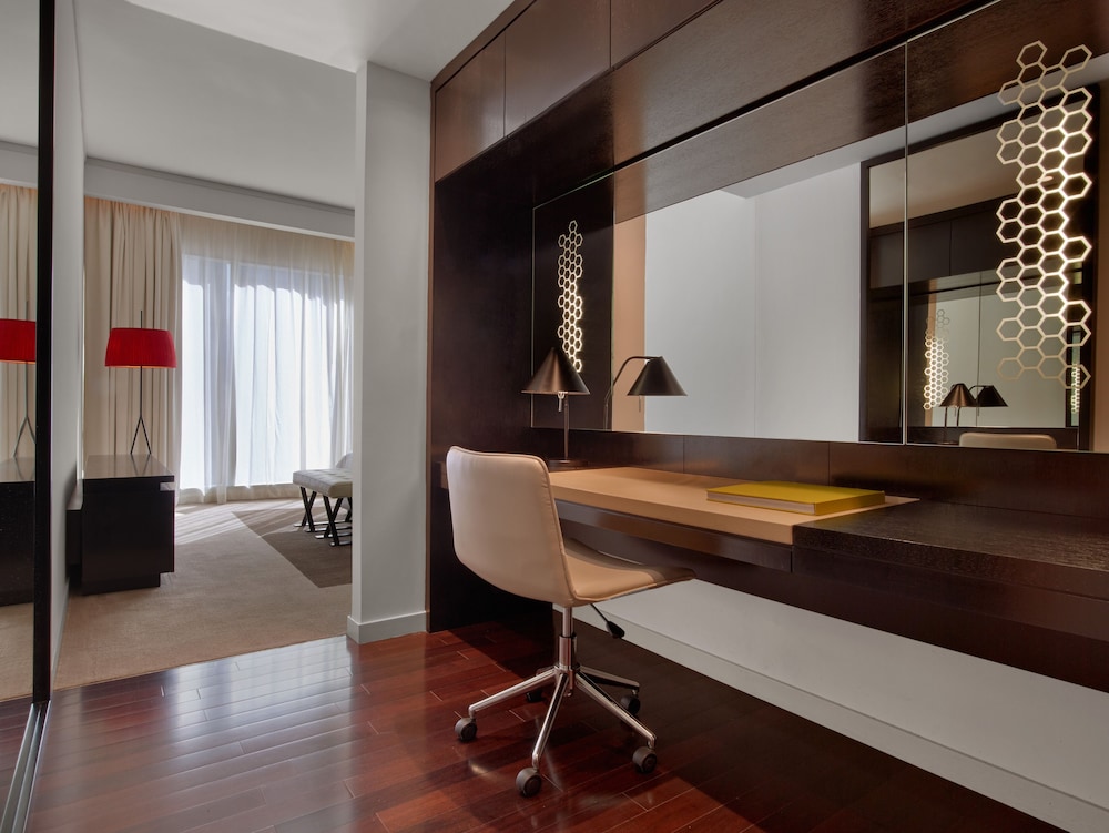 Suite, 2 Bedrooms, City View - Photo 9