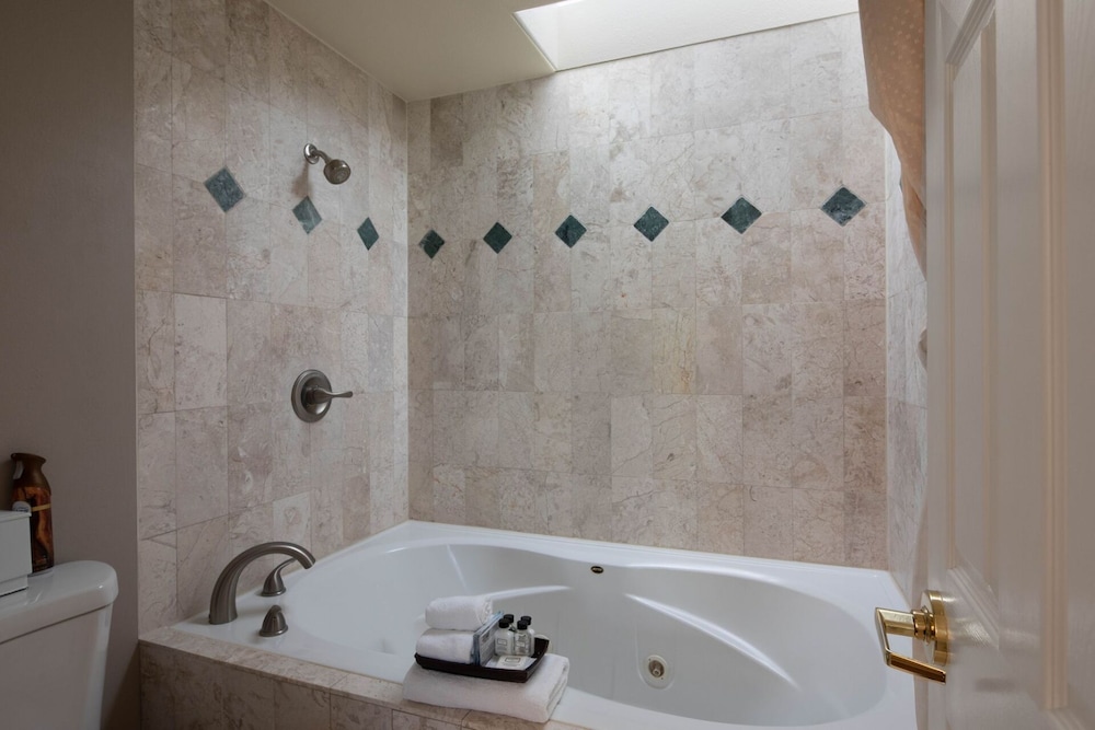 Creekside King Room 5 photo 2