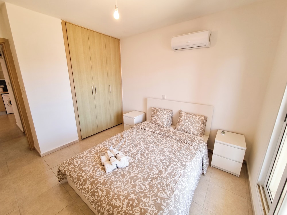 Basic Apartment photo 2