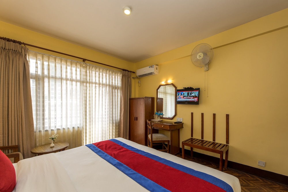 Deluxe Double or Twin Room - Photo 12