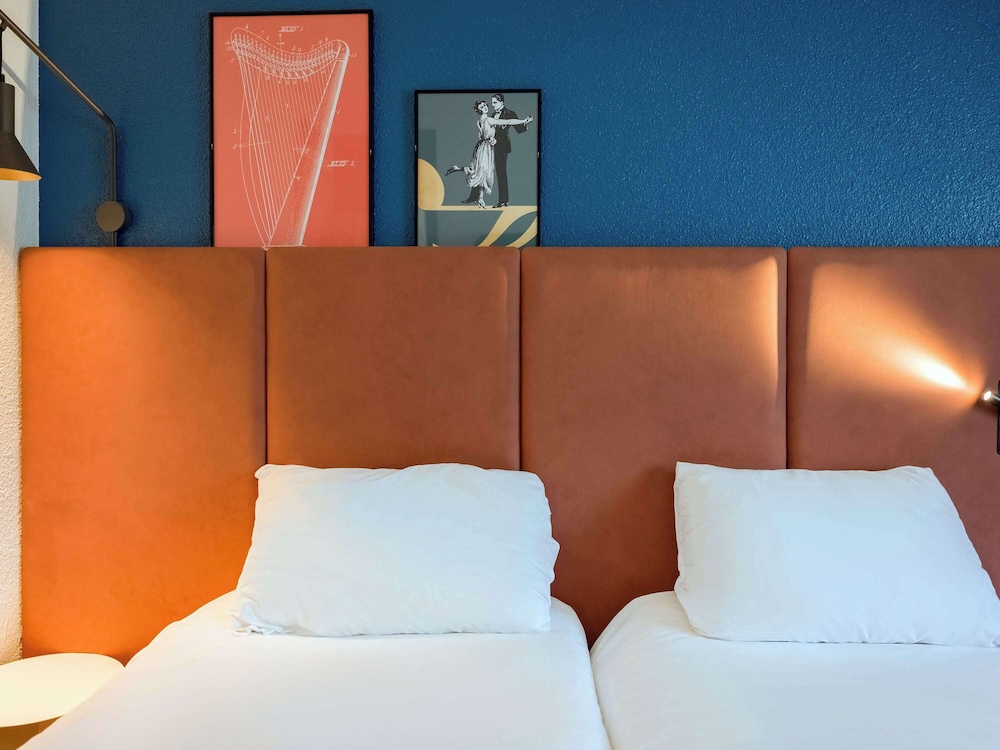 Room, 2 Twin Beds - Photo 8