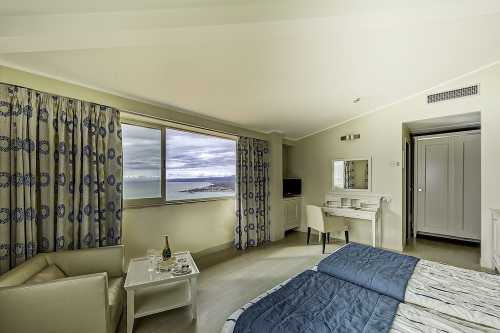 Double Room, Sea View - Photo 3