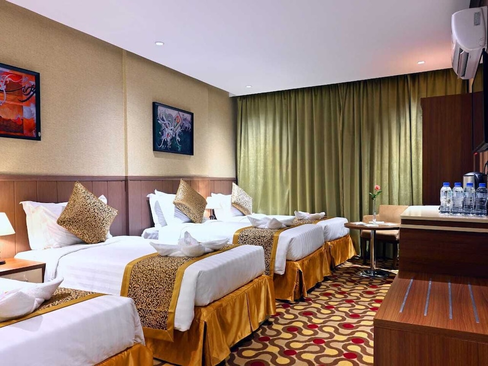 Quadruple Room - Photo 1