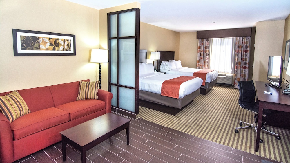 Suite, 2 Queen Beds - Photo 2