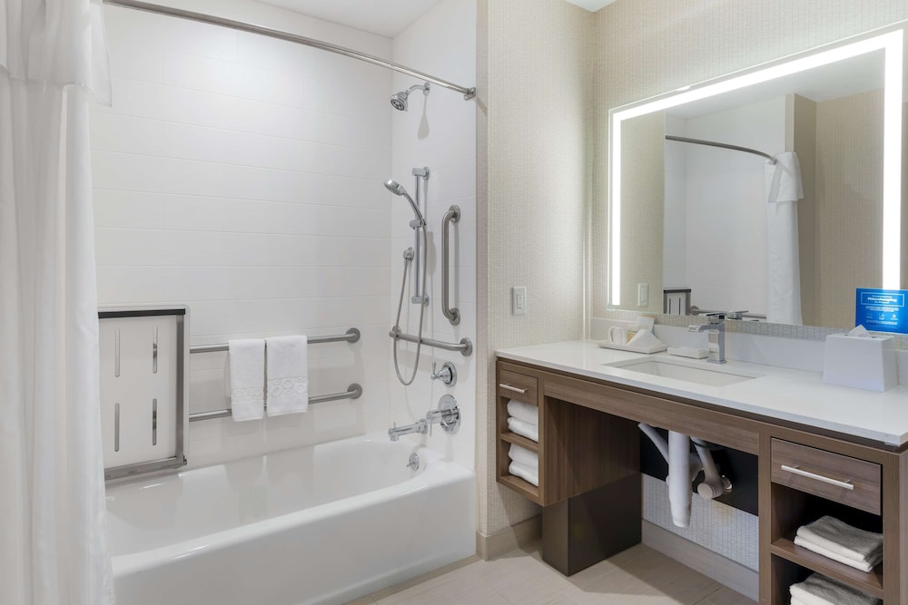 Suite, 1 King Bed, Accessible, Bathtub (Mobility & Hearing) - Photo 5