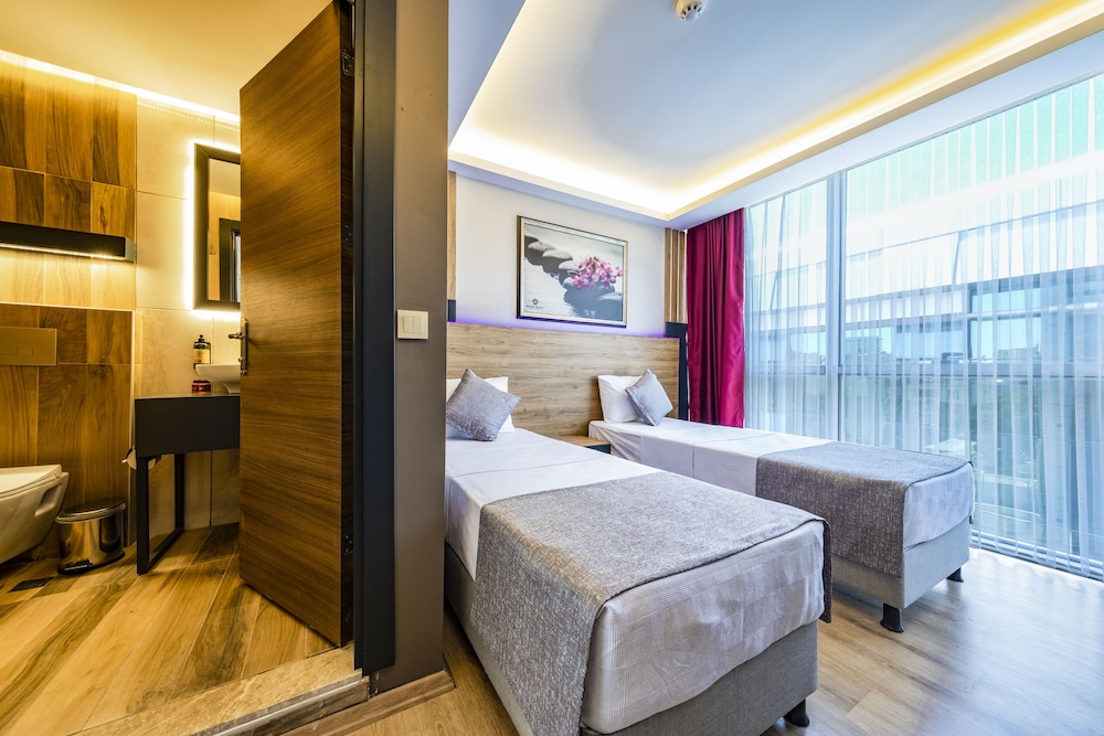 Standard Double or Twin Room photo 2