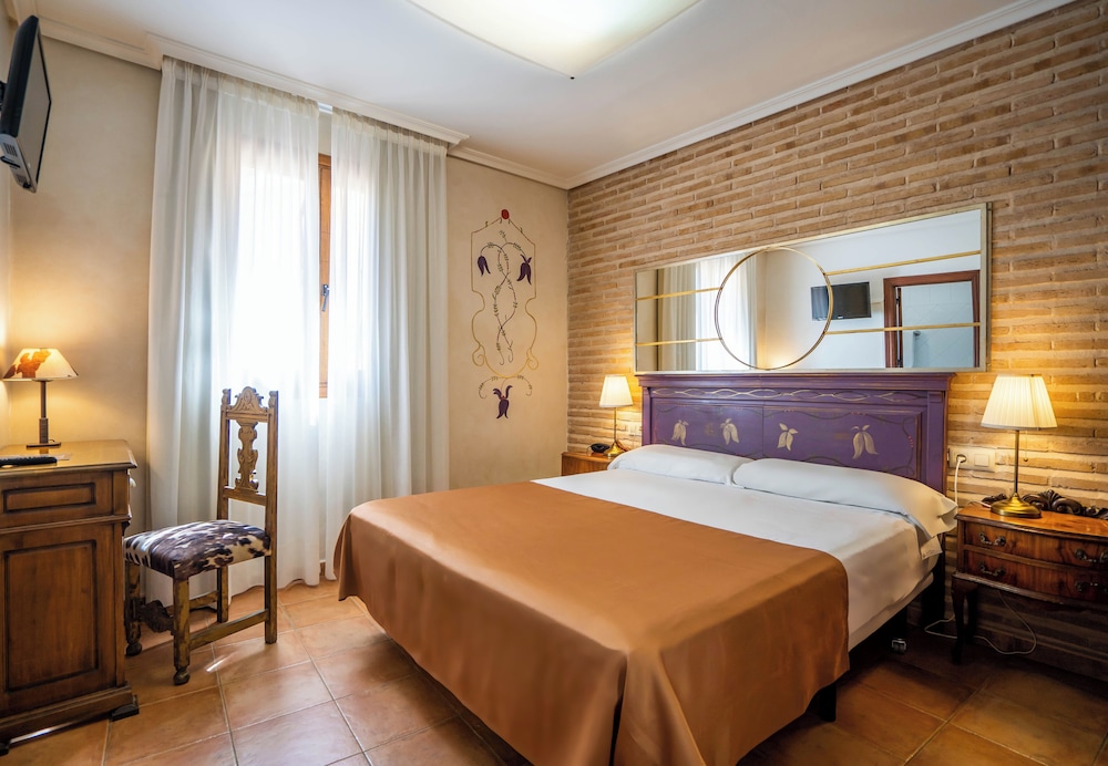 Double Room - Photo 17