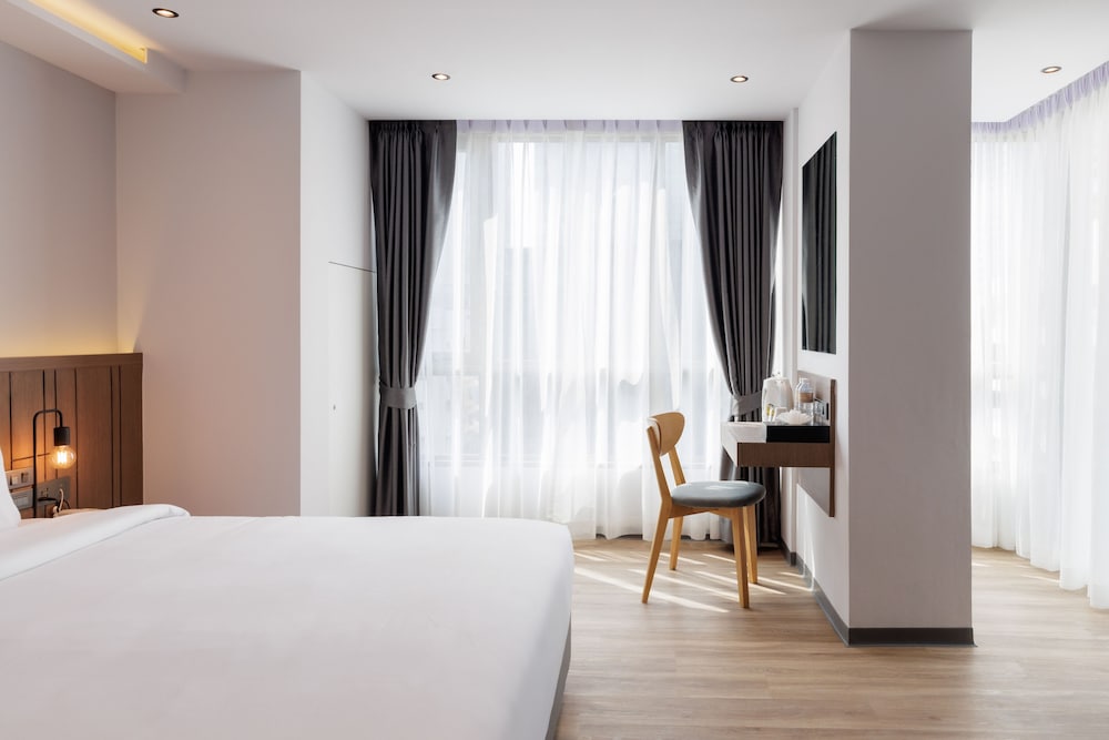 Deluxe Double Room, 1 King Bed photo 2