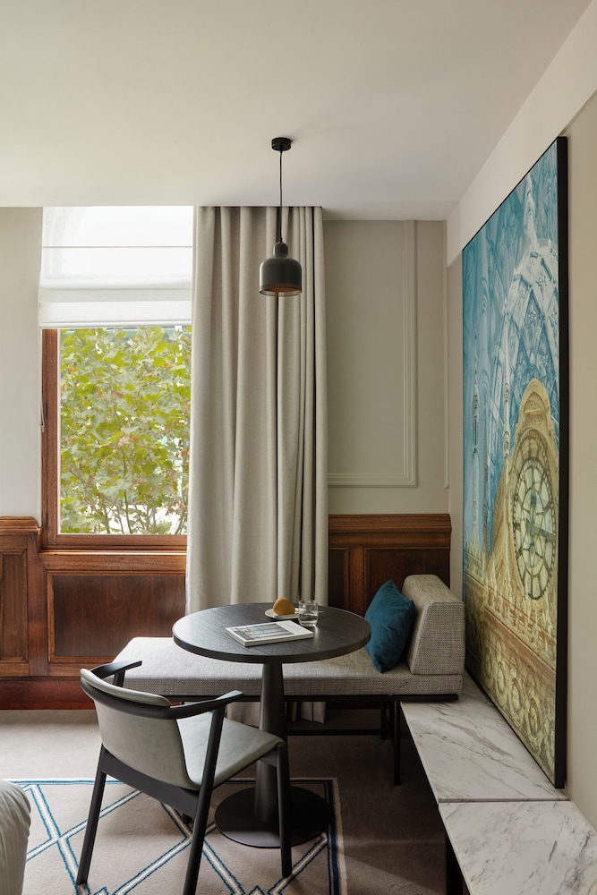 Premier Room, 1 King Bed, City View (King Heritage Room, Bourke St View)