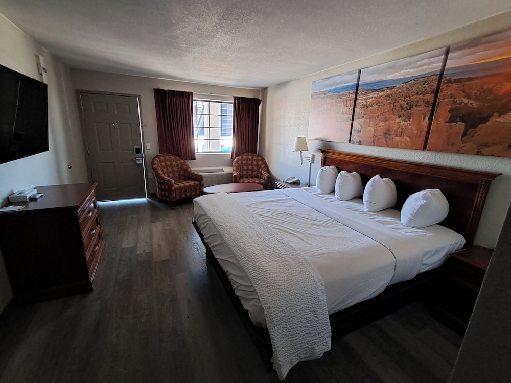 Room, 1 King Bed, Non Smoking - Photo 3