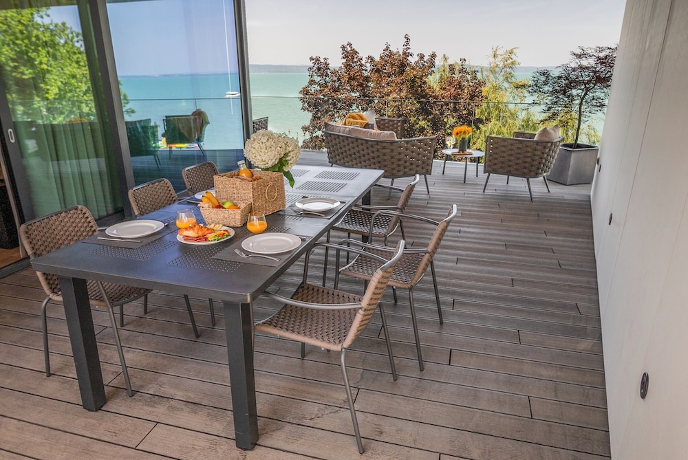 Deluxe Apartment, Balcony, Lake View photo 2